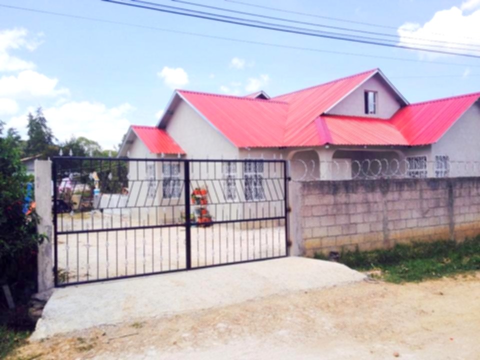 Vista interior de Venta de Hermosa Casa en Barrio el Way, La Esperanza, Intibuca